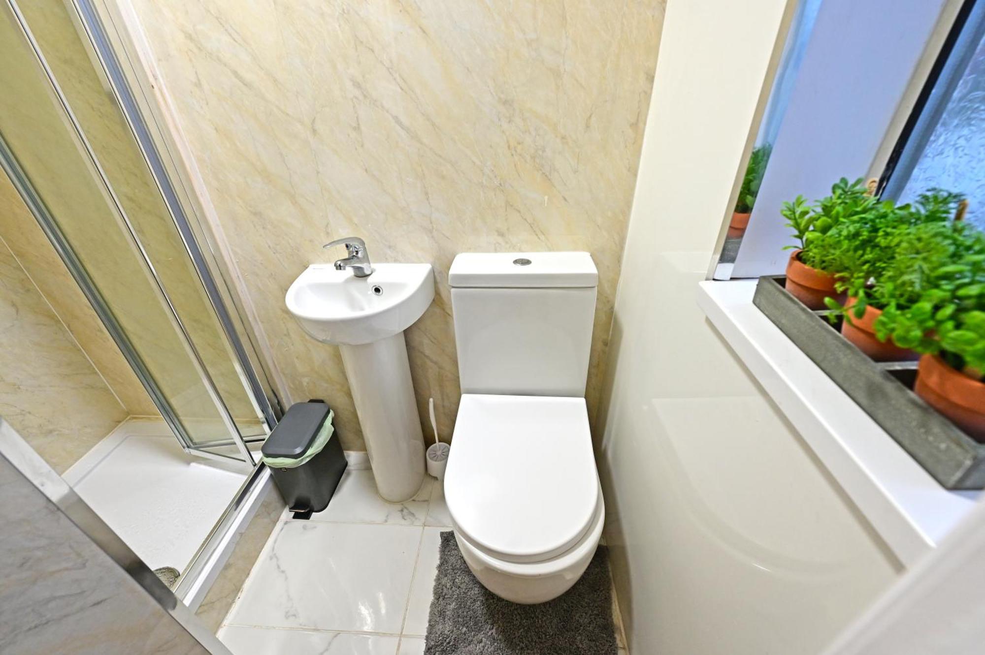 Private Bliss Near Luton Station Apartment Екстериор снимка