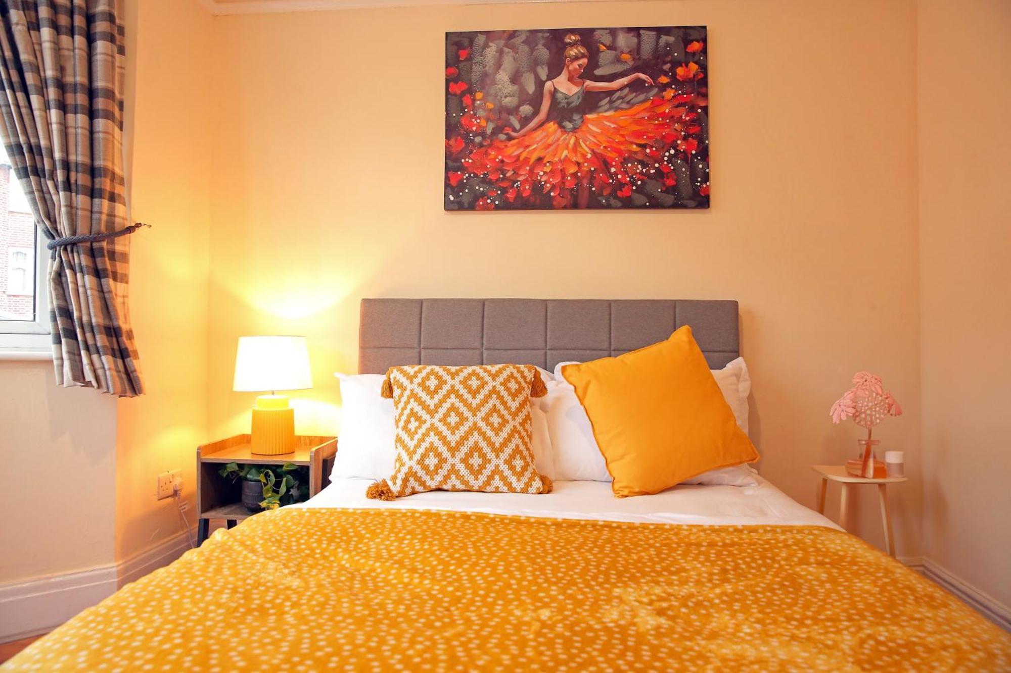 Private Bliss Near Luton Station Apartment Екстериор снимка