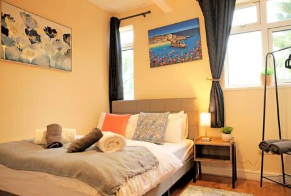 Private Bliss Near Luton Station Apartment Екстериор снимка