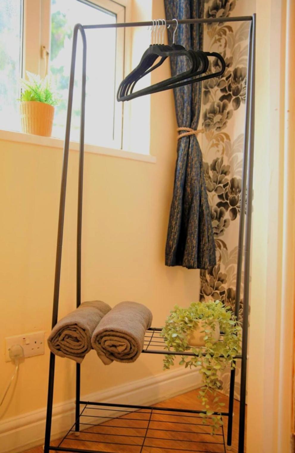 Private Bliss Near Luton Station Apartment Екстериор снимка