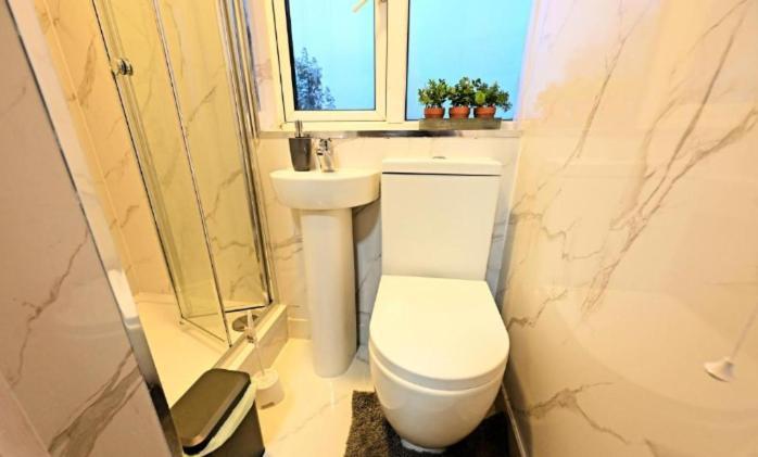 Private Bliss Near Luton Station Apartment Екстериор снимка