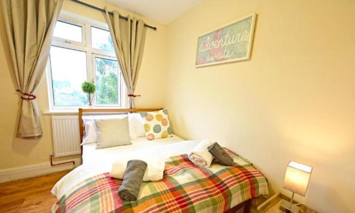 Private Bliss Near Luton Station Apartment Екстериор снимка